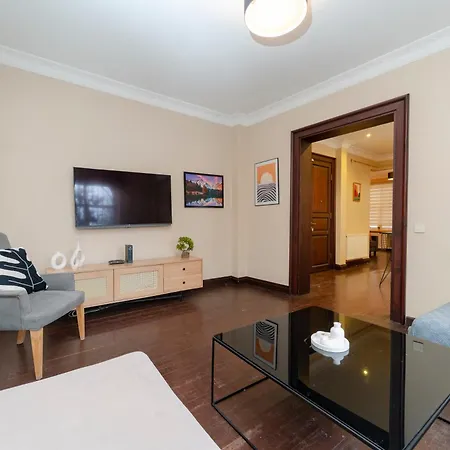 Daire Three-bedroom Family In Managed - Location Near Taksim