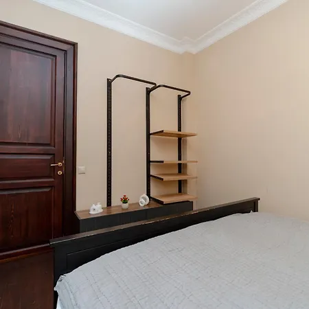 Three-bedroom Family In Managed - Location Near Taksim
