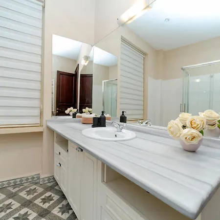 Three-bedroom Family In Managed - Location Near Taksim 4* Estambul