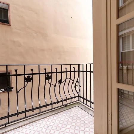 Three-bedroom Family In Managed - Location Near Taksim 4* Stambuł