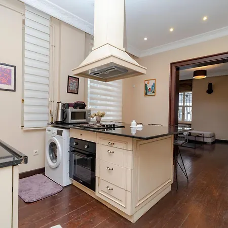 Three-bedroom Family In Managed - Location Near Taksim Apartament 4*