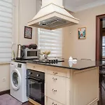 Three-bedroom Family In Managed - Location Near Taksim 4* Istanboel