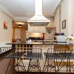 Three-bedroom Family In Managed - Location Near Taksim Appartement