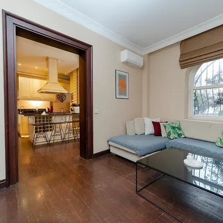 Three-bedroom Family In Managed - Location Near Taksim Апартаменты