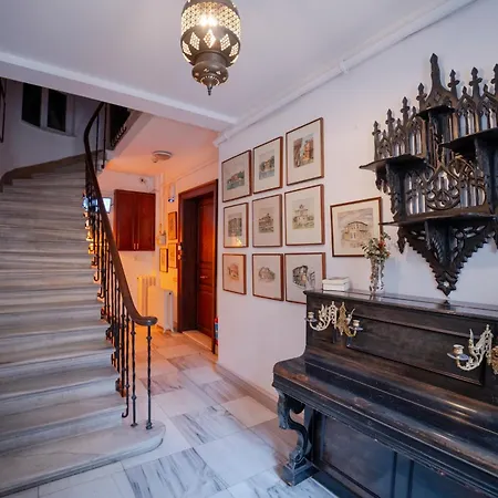 Апартаменты Three-bedroom Family In Managed - Location Near Taksim Стамбул